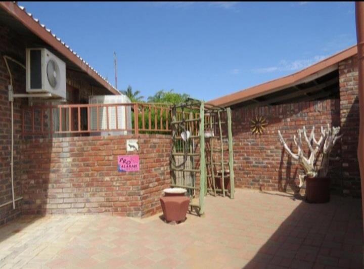 4 Bedroom Property for Sale in Kakamas Northern Cape